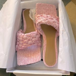 Bottega Veneta Pink Raffia Straw Slides Fl…